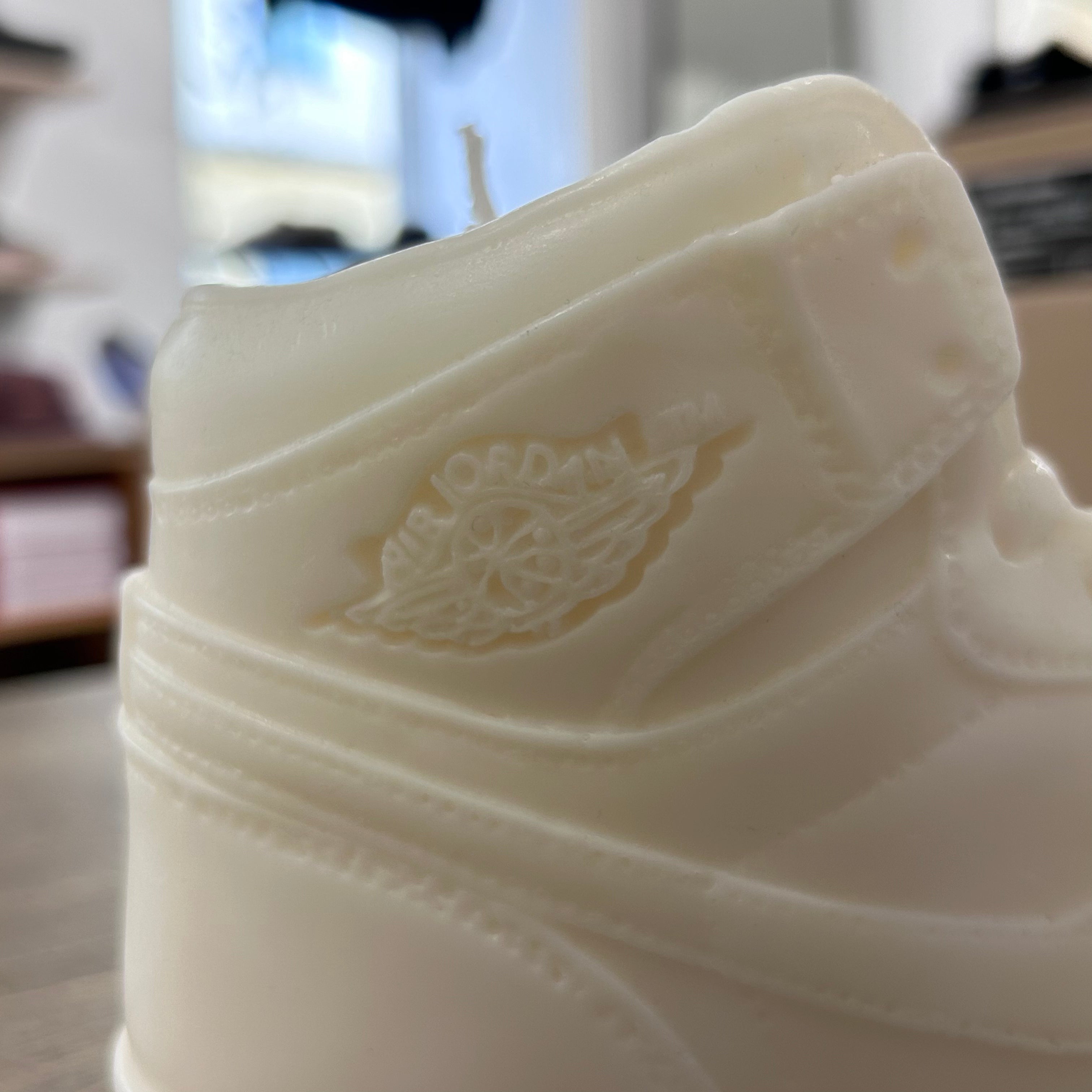 Nike Air Jordan I Duftkerze "Dark Honey/Tobacco" - Big Duftkerzen MAKAGI Studio