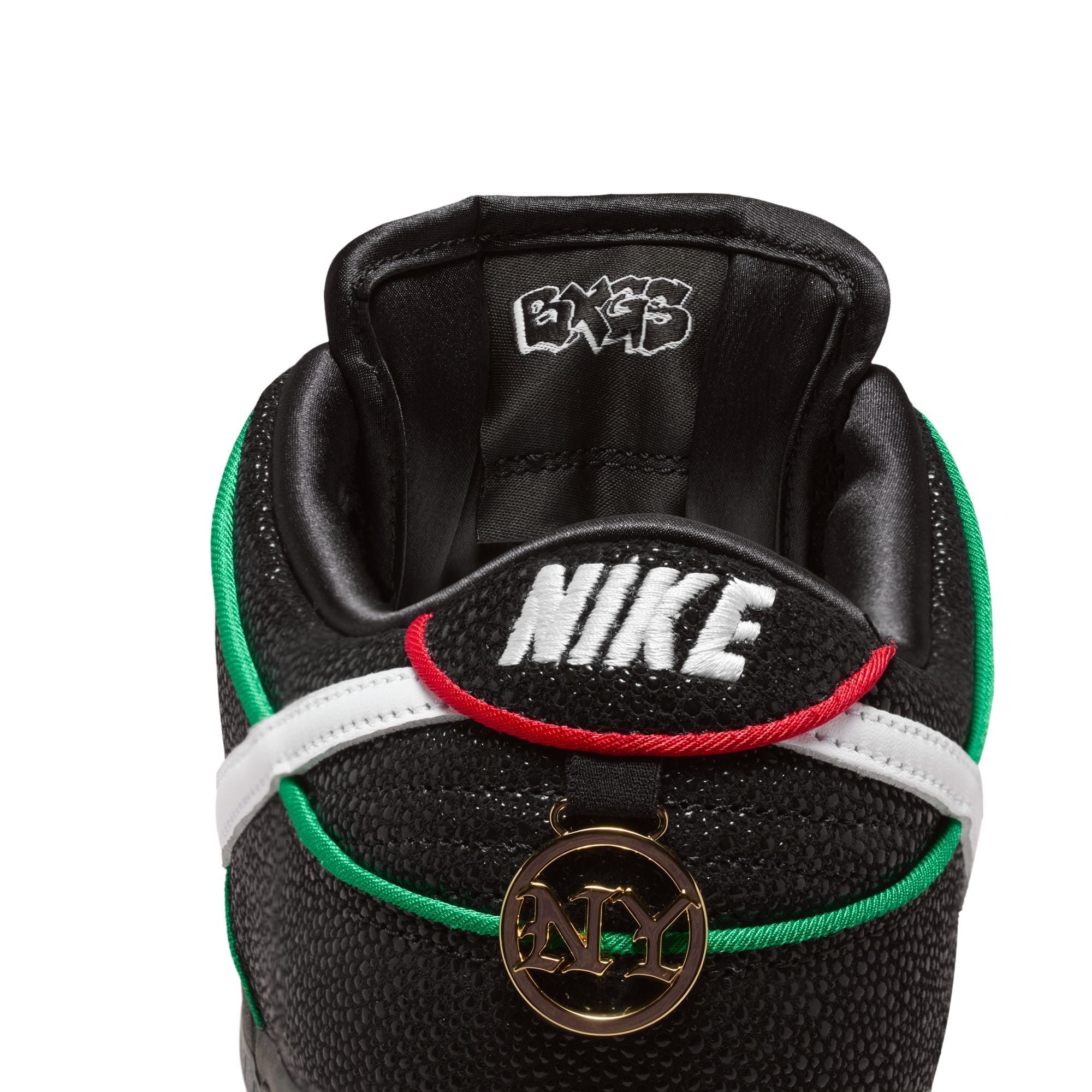 Nike SB Dunk Low "Bronx Girls Skate" Sneakers Unisex Skate-Sneakers Nike Skateboarding