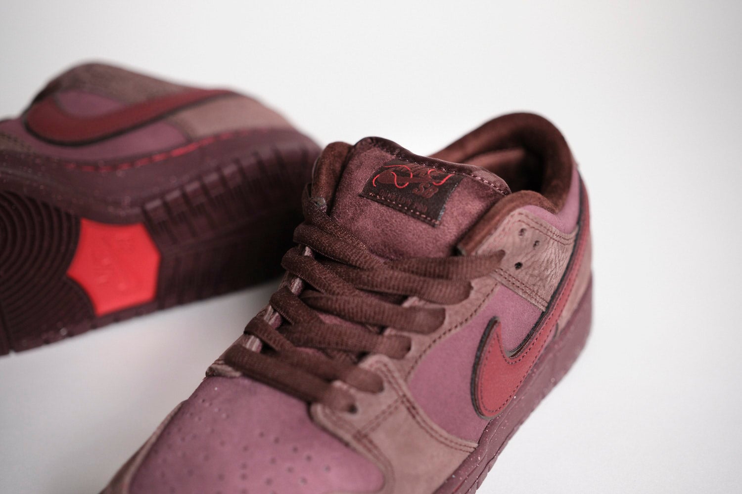 Nike SB Dunk Low Premium "City of Love" Skate Schuhe Unisex Skate-Sneakers Nike Skateboarding