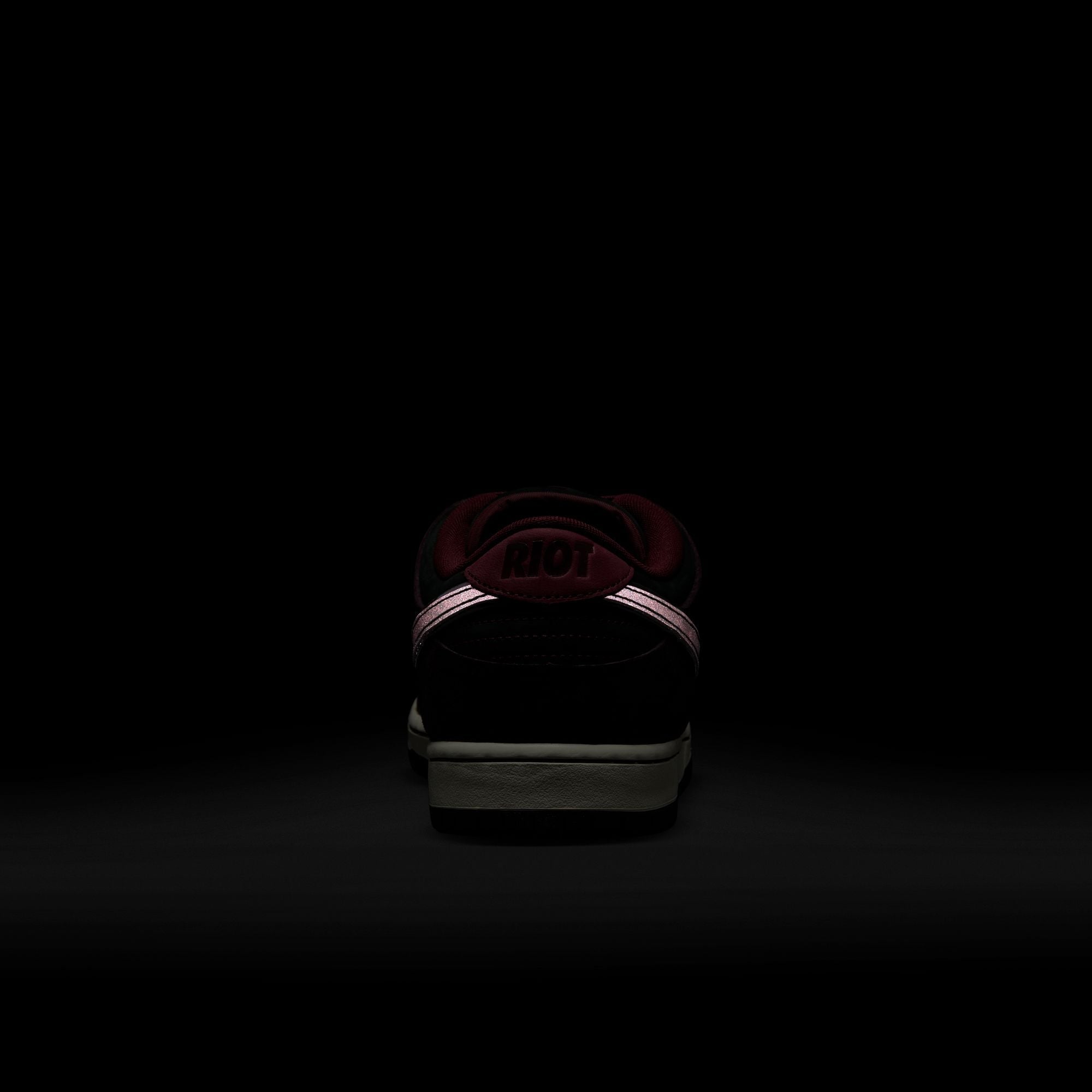 Nike SB Dunk Low Pro "Riot Skateshop" Skate Schuhe Unisex Skate-Sneakers Nike Skateboarding