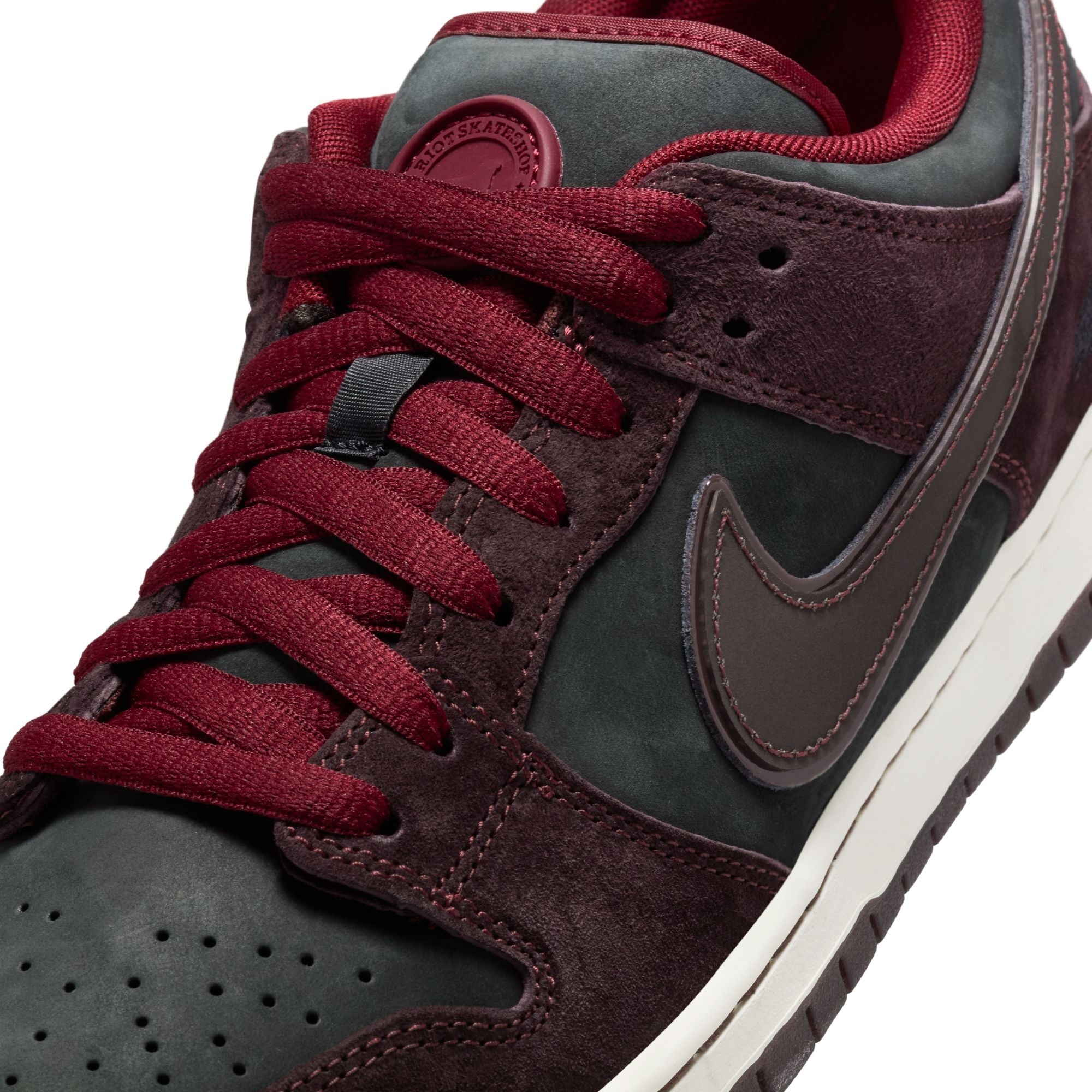Nike SB Dunk Low Pro "Riot Skateshop" Skate Schuhe Unisex Skate-Sneakers Nike Skateboarding