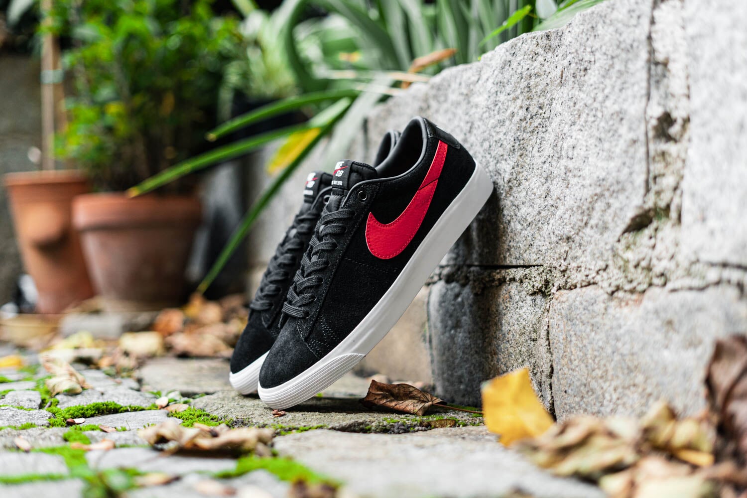 Nike SB Blazer Low GT - Black-University Red Sneaker Nike Skateboarding