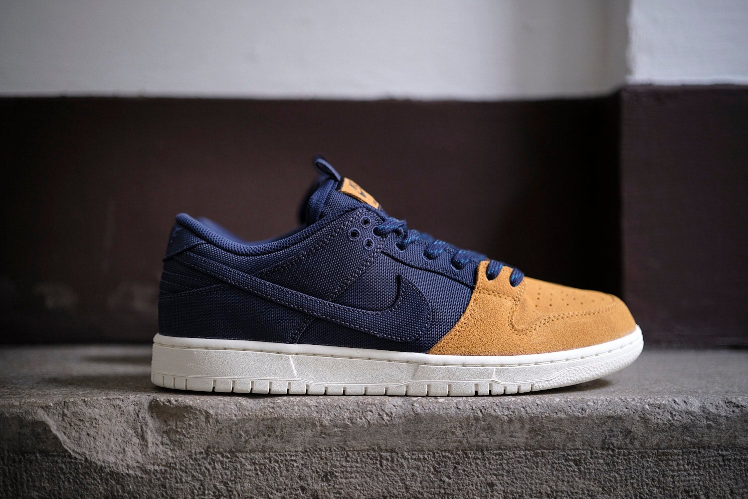 Nike SB Dunk Low Pro Premium "90's Backpack" Sneaker Nike Skateboarding