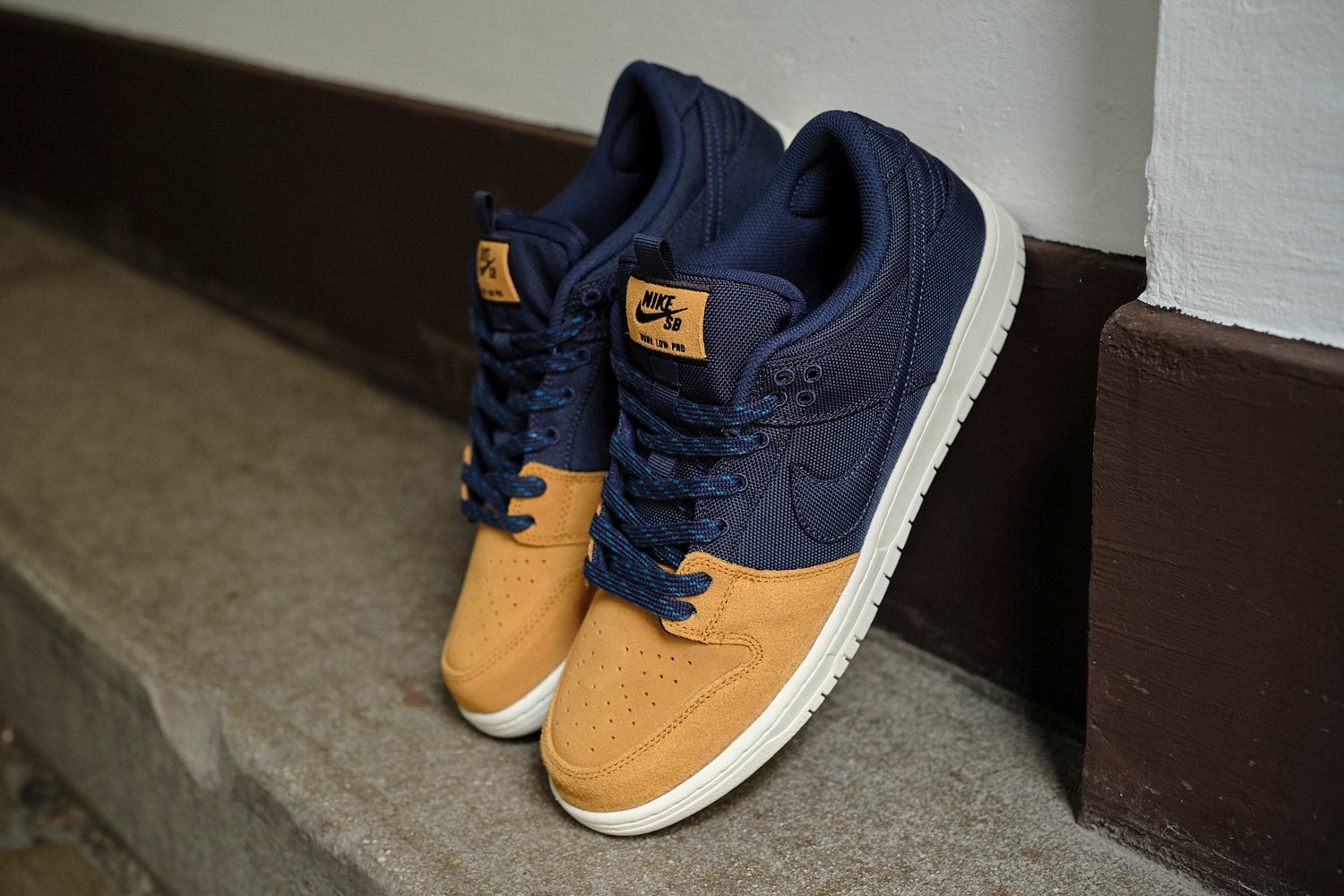 Nike SB Dunk Low Pro Premium "90's Backpack" Sneaker Nike Skateboarding