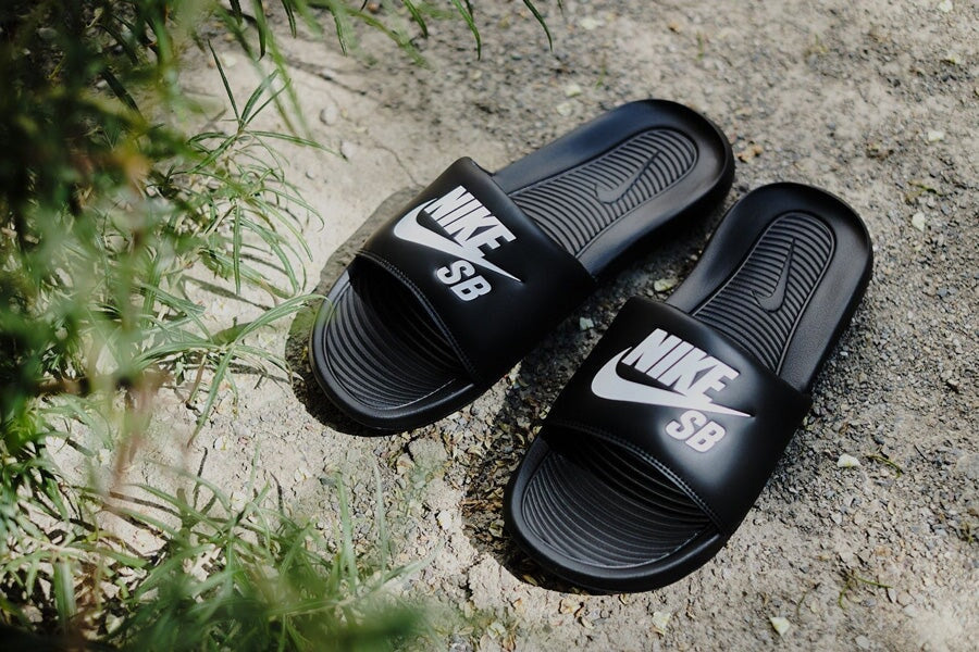 Nike SB Victori One Slide - Black-White Sandalen Nike Skateboarding