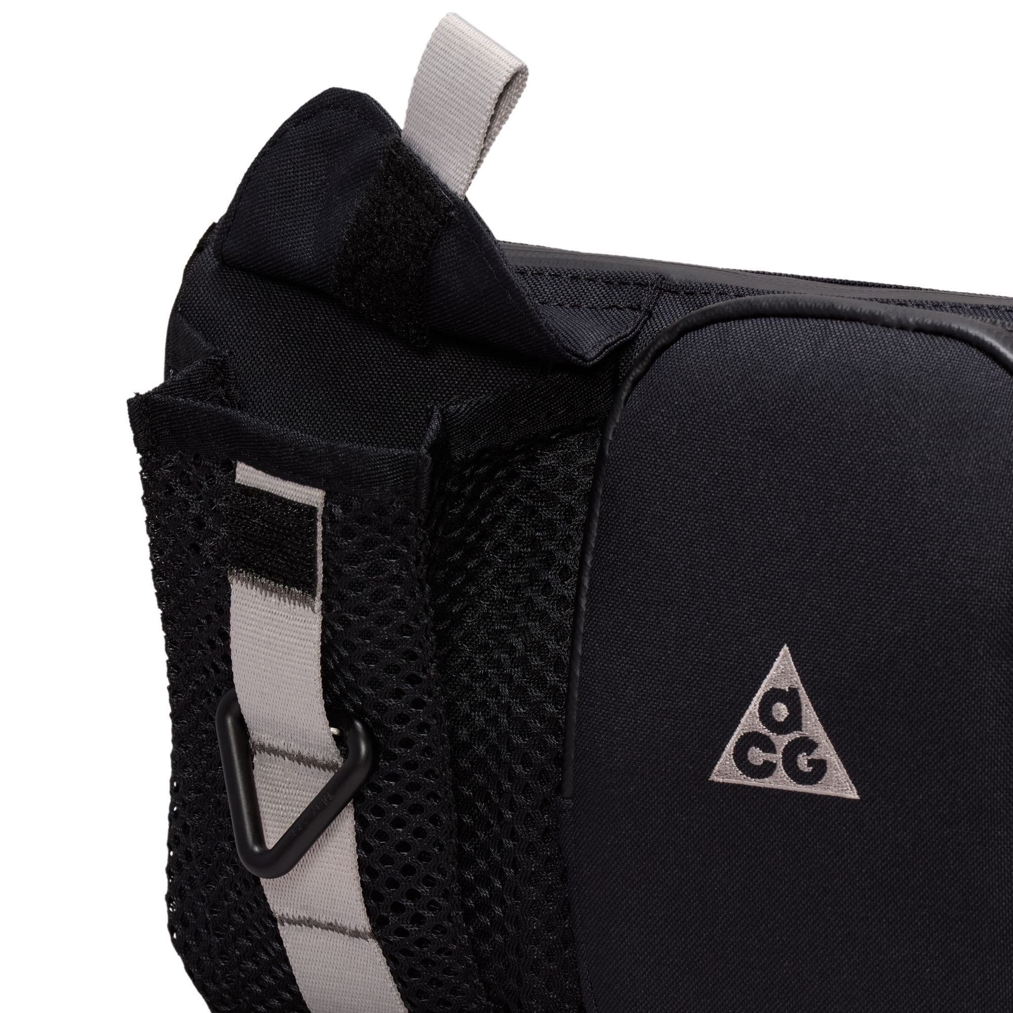 Buy Nike ACG DAYMAX Crossbody Bag - HJ8180-010. – Stil-Laden