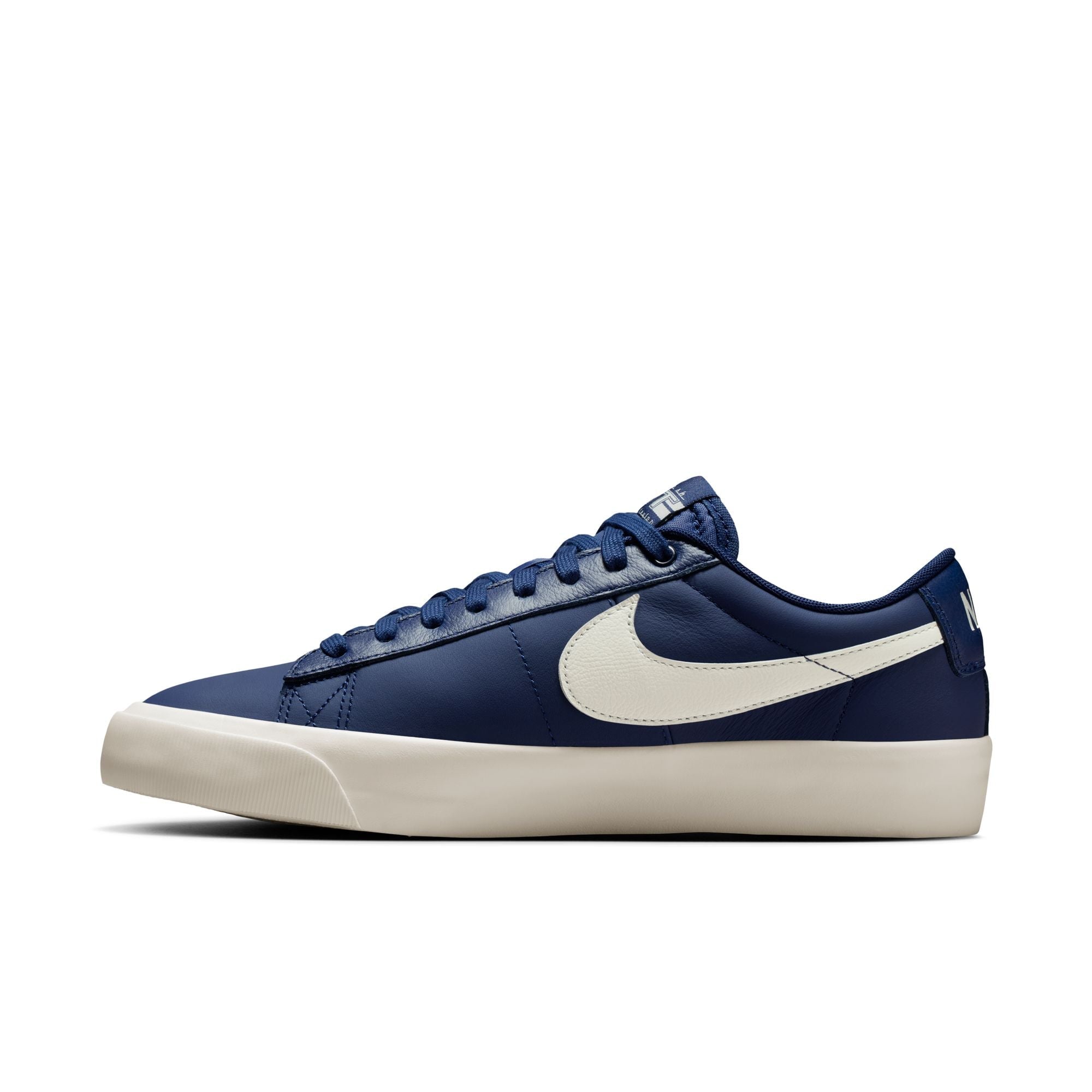 Nike SB Blazer Low Pro GT Skate Schuhe Unisex Skate-Sneakers Nike Skateboarding 