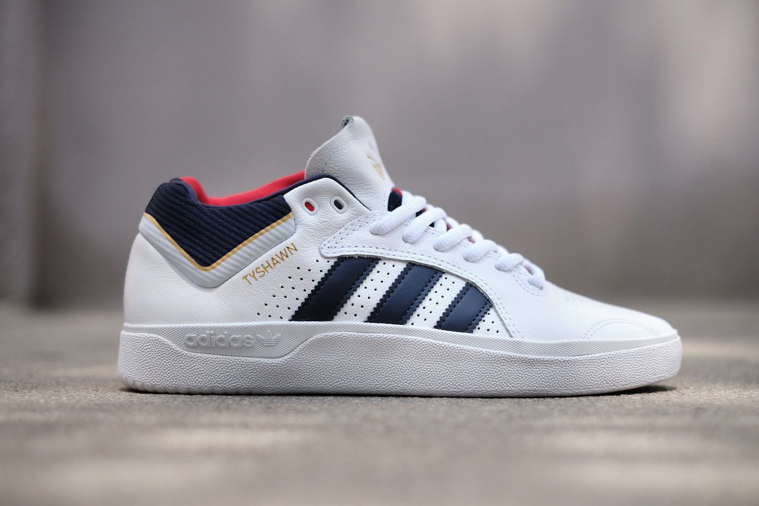 Adidas Tyshawn Low - White-Navy-Gold Sneaker adidas Skateboarding 